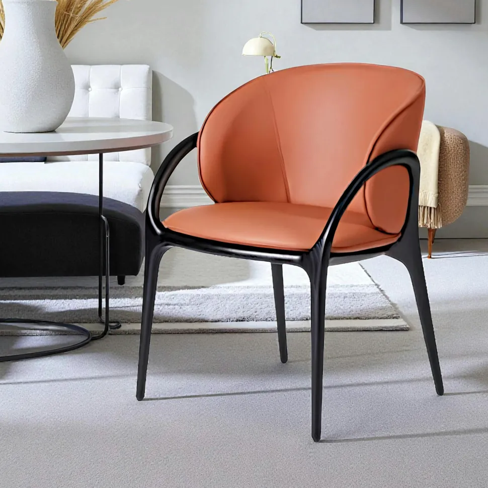 Chaise en cuir gris clair dos rond accoudoirs bois noir ALDER
