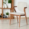 Chaise en cuir gris clair, accoudoirs bois brun ALDER