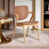 Chaise en cuir marron, accoudoirs bois clair ALDER