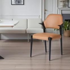 Chaise en cuir rouille design, accoudoirs bois clair ALDER