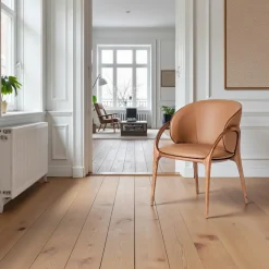 Chaise en cuir terracotta dos rond accoudoirs bois noir ALDER