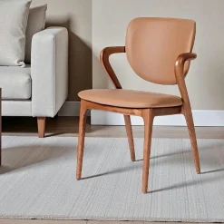 Chaise en cuir terracotta, accoudoirs bois noir ALDER