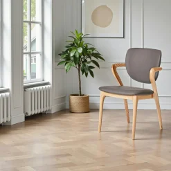 Chaise en cuir terracotta, accoudoirs bois noir ALDER