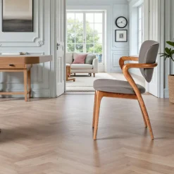 Chaise en cuir terracotta, accoudoirs bois noir ALDER