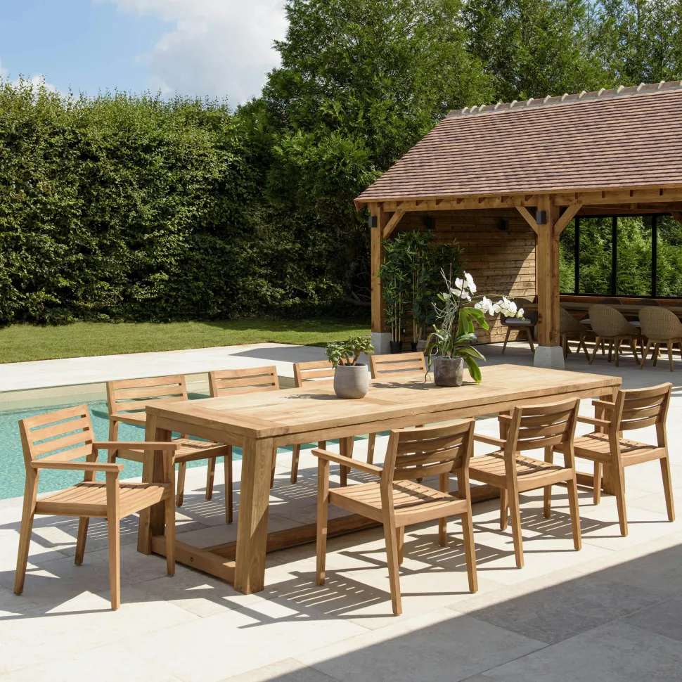 Salon de jardin teck naturel 1 table pieds en V 220 cm + 6 chaises résine tressée MANY