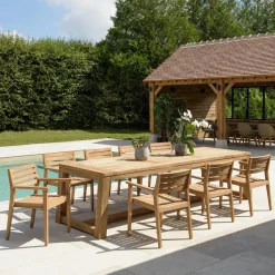 Salon de jardin teck naturel 1 table pieds en V 220 cm + 6 chaises arrondies résine tressée MANY
