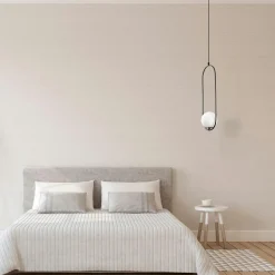 Suspension design métal noir ovale avec globe blanc AVANOS
