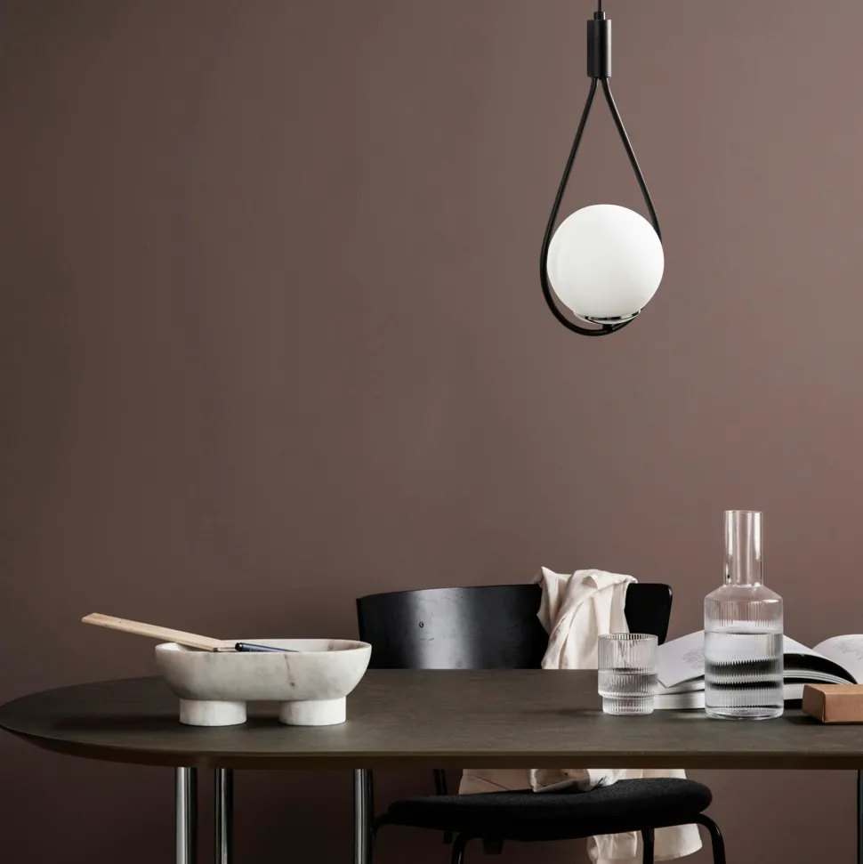 Suspension design noire forme goutte et globe blanc AVANOS