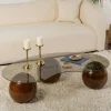 Table basse verre ambré design – 3 pieds boules marrons KOCHI