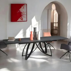Table en céramique grise avec pied lotus 180-280 cm LOMBARDIE