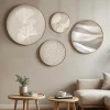 Tableau rond zen beige et bois – nature abstraite (set de 4)
